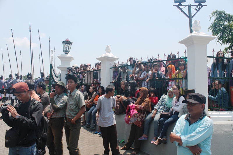 Semarak Grebeg Besar Keraton Jogja, ribuan orang ikut ngalap berkah 