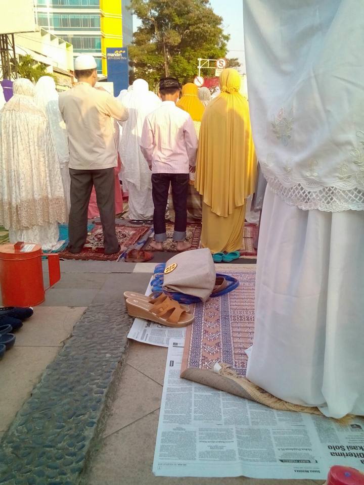 Heboh shalat jamaah pria & wanita bercampur, ini tanggapan ahli agama