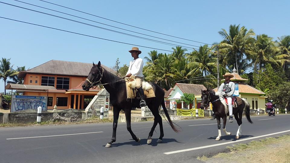 Nirwan, pacu kudanya membelah Pulau Jawa dari Serang menuju Sumba