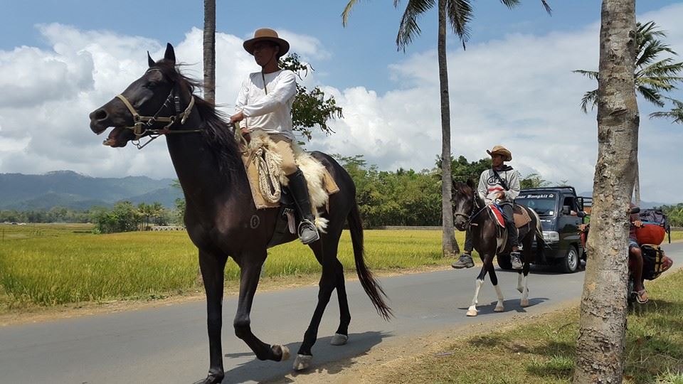 Nirwan, pacu kudanya membelah Pulau Jawa dari Serang menuju Sumba
