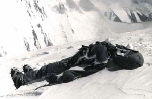 19 Jenazah ini diyakini masih tertinggal di Gunung Everest