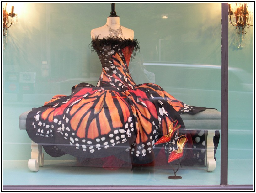 Gaun pengantin yang bikin penampilan malah jadi aneh, berani pakai? Gaun pengantin yang bikin penampilan malah jadi aneh, berani pakai?