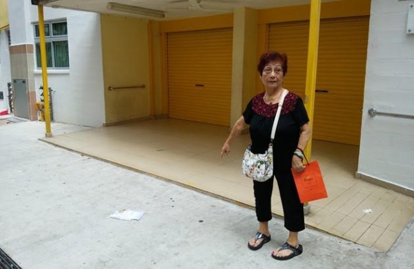 Penghuni flat ini buang kotoran ke atap tetangganya, sungguh terlalu!