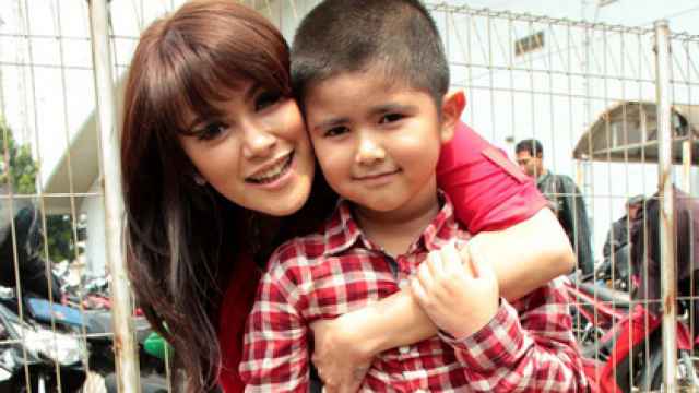 10 Mama muda paling menawan se-Indonesia bikin cowok megap-megap, duh!