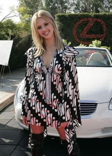 12 Artis luar negeri ini bangga pakai batik, masa kamu nggak?