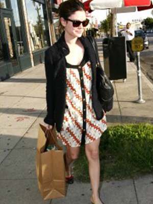 12 Artis luar negeri ini bangga pakai batik, masa kamu nggak?