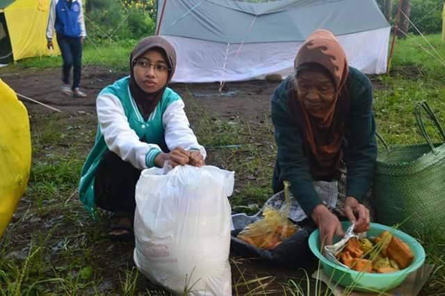 8 Sosok kakek-nenek perkasa, masih semangat kerja meski berusia senja