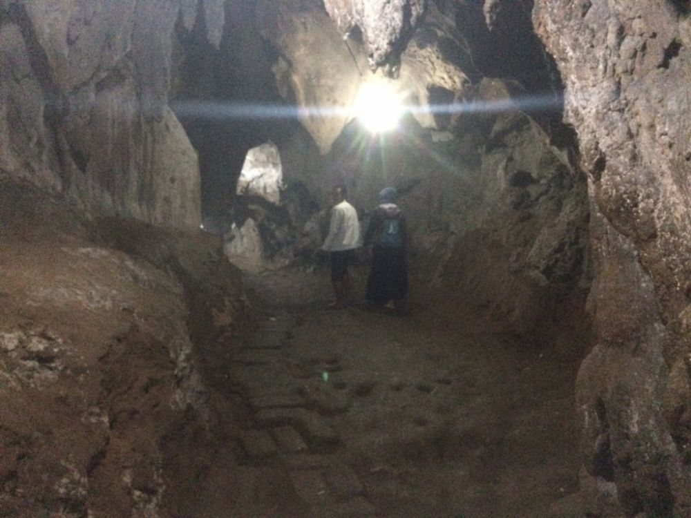 Arca emas peninggalan kerajaan Hindu ditemukan di goa ini Arca emas peninggalan kerajaan Hindu ditemukan di goa ini