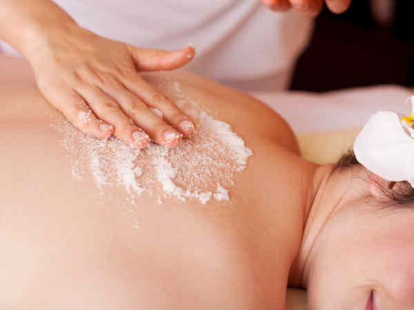 7 Akibat kalau kamu hobi menggosok kulit terlalu keras, hindari ya!