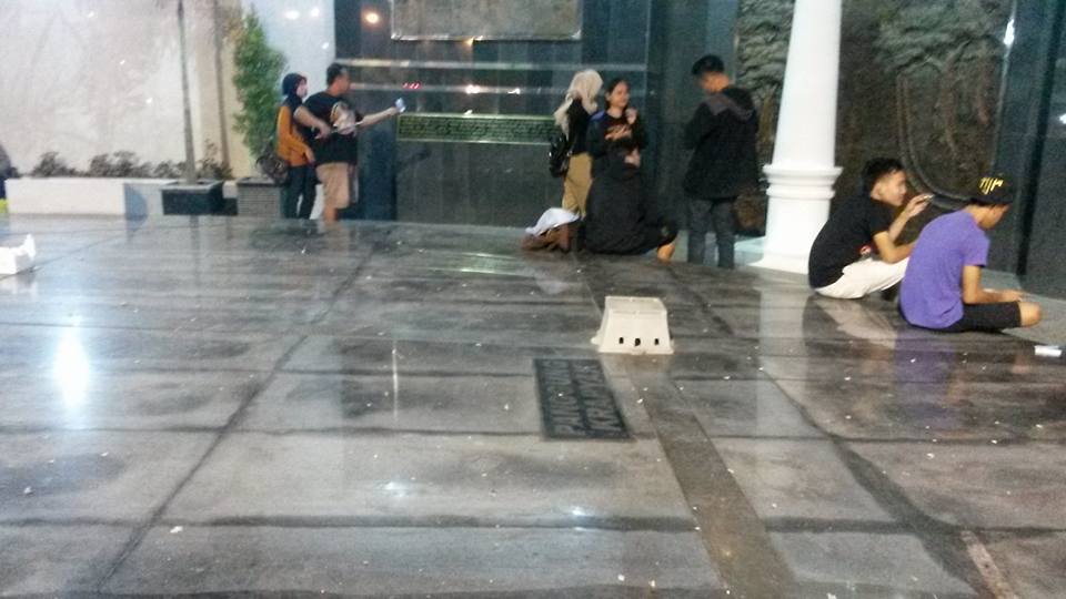 Netizen marah ada anak muda nekat duduki diorama Jogja saat HUT Jogja