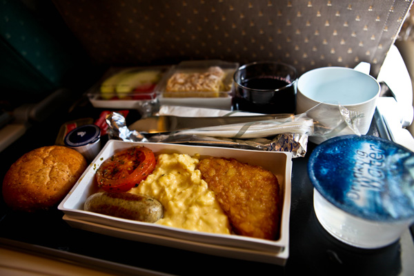 22 Foto menu makanan di pesawat ini dijamin bakal bikin kamu ngiler! 22 Foto menu makanan di pesawat ini dijamin bakal bikin kamu ngiler!