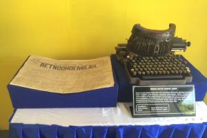 Ternyata dulu pernah ada mesin ketik huruf Jawa, begini bentuknya!