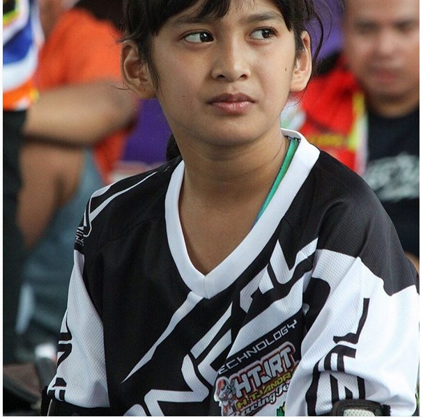 Usianya baru 10 tahun, gadis mungil ini jadi crosser terbaik Indonesia
