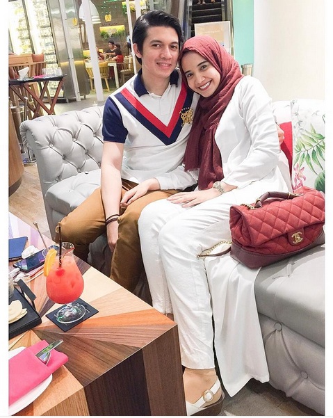 Pasangan selebriti Indonesia paling romantis, bikin iri Pasangan selebriti Indonesia paling romantis, bikin iri