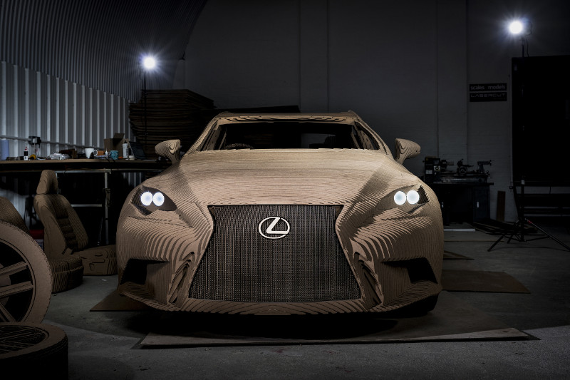 Keren Replika mobil  Lexus ini dibuat dari  kardus  dan bisa 
