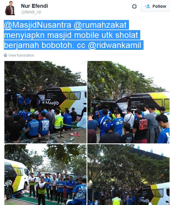 Biar nggak lupa ibadah, kini ada Masjid Mobile buat suporter bola!