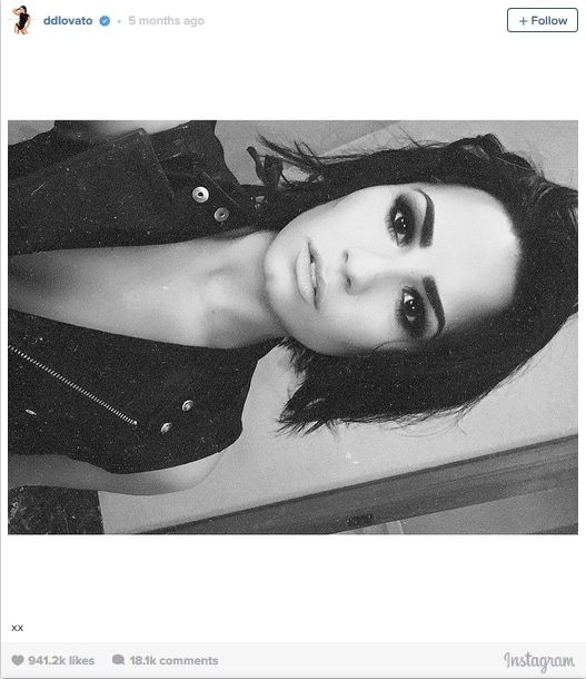 Gaya selfie bibir manyun sudah ketinggalan, ini tren yang terbaru  Gaya selfie bibir manyun sudah ketinggalan, ini tren yang terbaru