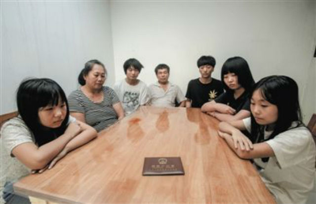 Keluarga ini didenda Rp 1,5 miliar karena punya 7 anak