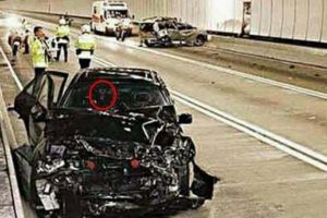 Hiii, ada penampakan hantu kecil di dalam mobil korban kecelakaan