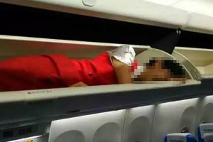 Paksa pramugarinya tidur di bagasi, maskapai ini dituntut minta maaf