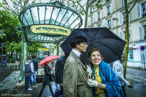 14 Tahun wanita ini berfoto dengan manekin, anggap sebagai ayah & anak