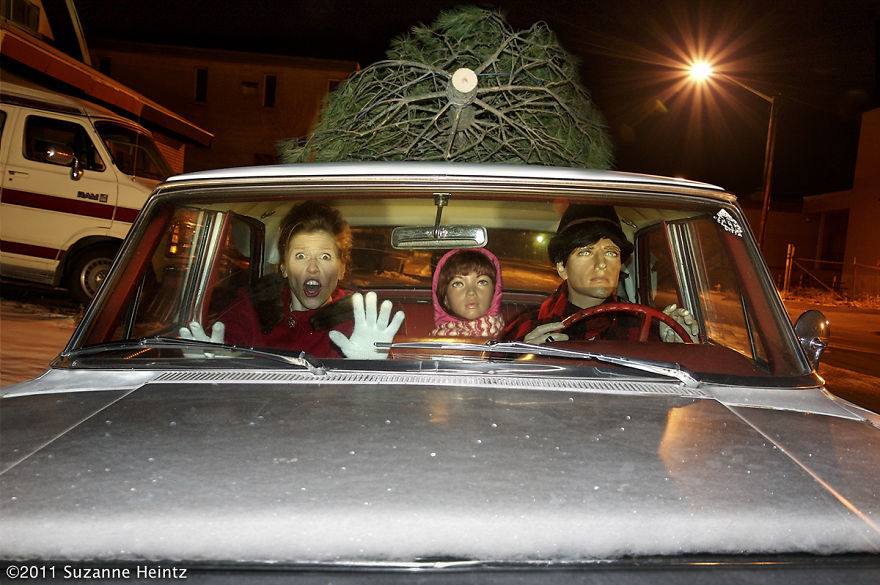 14 Tahun wanita ini berfoto dengan manekin, anggap sebagai ayah & anak 14 Tahun wanita ini berfoto dengan manekin, anggap sebagai ayah & anak