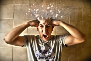 Suka menggigit kuku? Kamu terjangkit satu dari 9 sindrom aneh ini