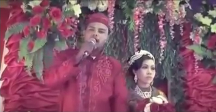 Dengar lagu Soleha, pria nangis diduga di pernikahan mantan istrinya