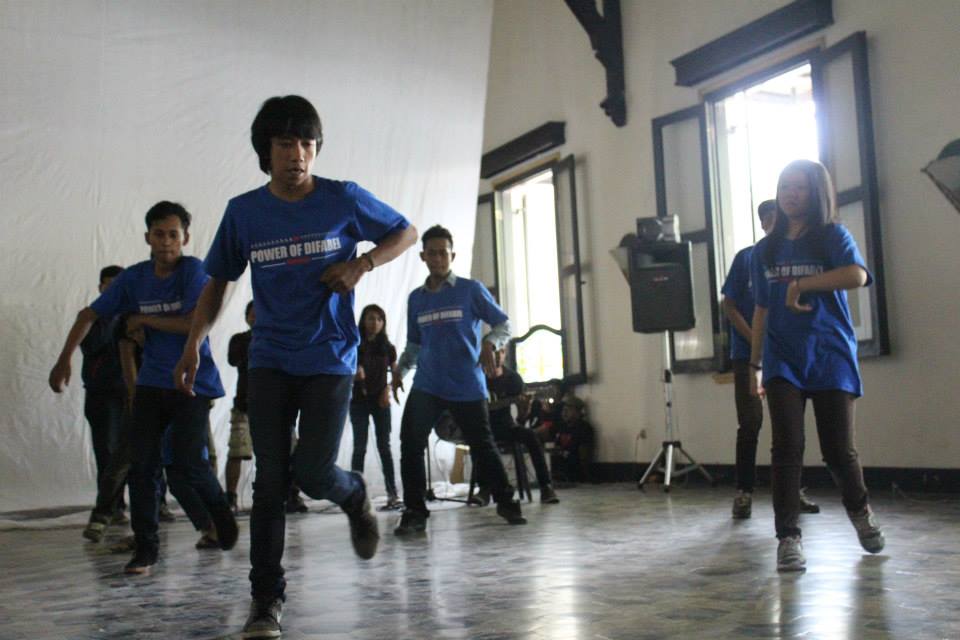 Mengagumkan, mereka tetap bisa menari dalam 'kesunyian'