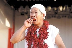 Sanggup makan cabai 2,5 kg/hari, pria ini wow!