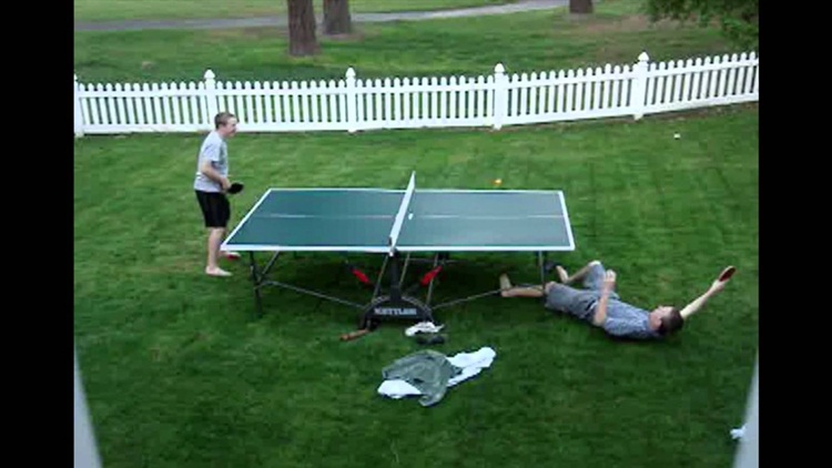 Kamu bakal ngakak melihat 10 aksi pingpong ini