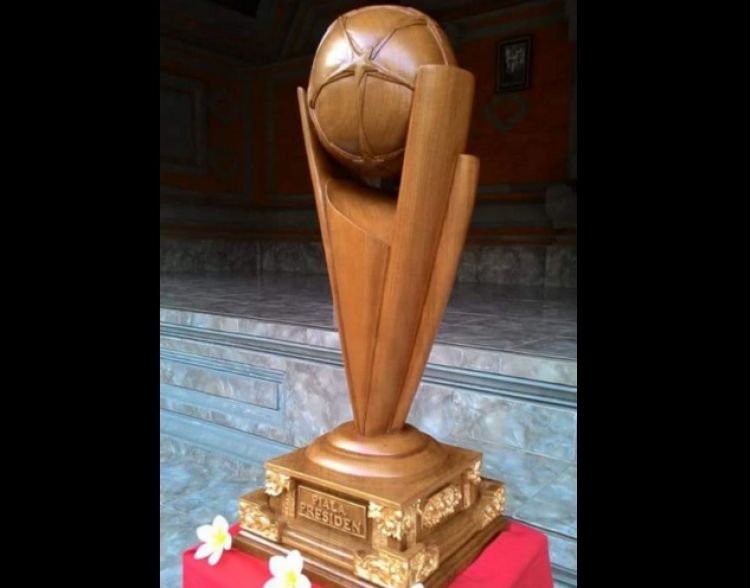  Piala  presiden dari kayu  ada anggapan Indonesia rela 