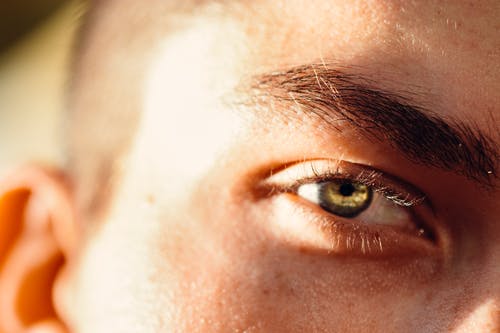 21 Penyebab mata merah, gejala, dan cara mengatasinya