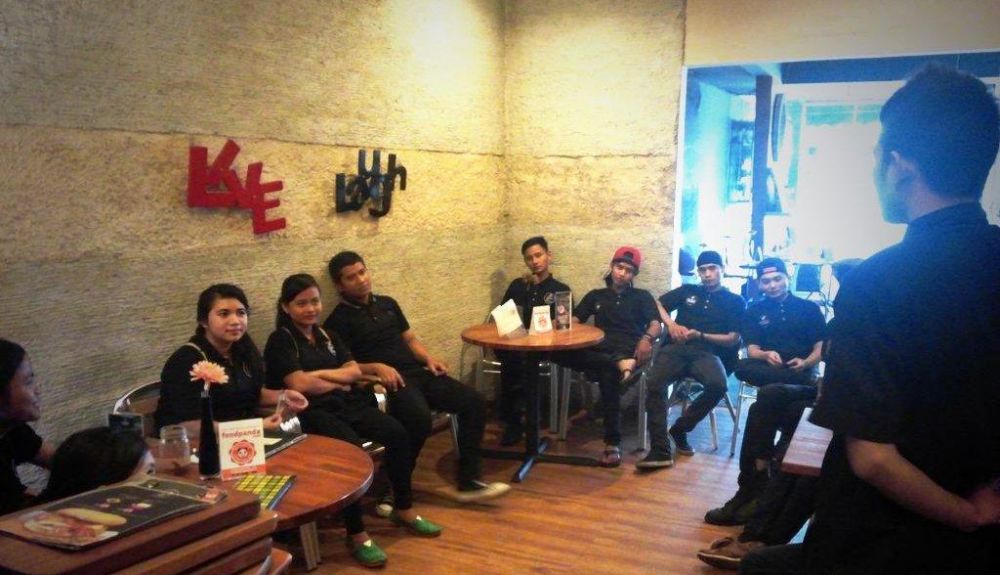 Didirikan 3 anak muda, kafe burger jumbo ini favorit di Jakarta Didirikan 3 anak muda, kafe burger jumbo ini favorit di Jakarta