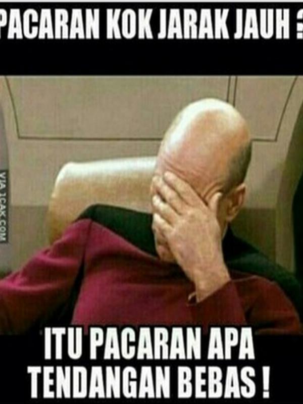 28 Meme beda pacaran, LDR & jomblo ini bikin ketawa sekaligus miris!