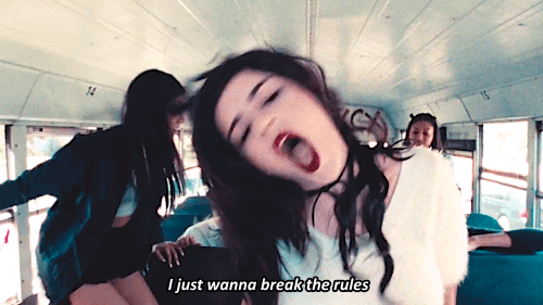 Daftar lirik lagu paling cocok buat kamu yang PMS dan 'datang bulan'