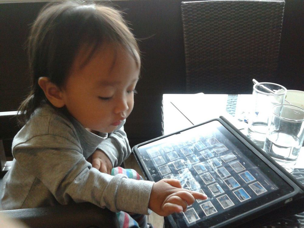 15 Drama kamu dan saudara kecil soal gadget, hayo ngalamin kan? 15 Drama kamu dan saudara kecil soal gadget, hayo ngalamin kan?