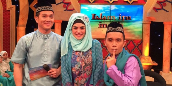 Kamu pasti tak menyangka kalau pejabat & artis ini dulunya santri