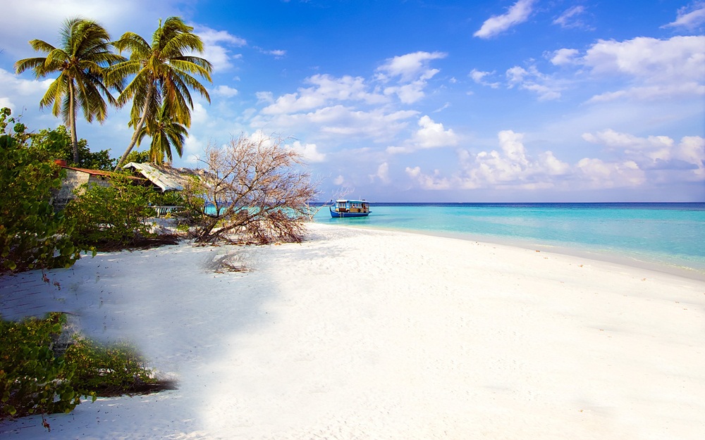 8 Pulau kecil ini cocok banget buat liburan anak muda kekinian!