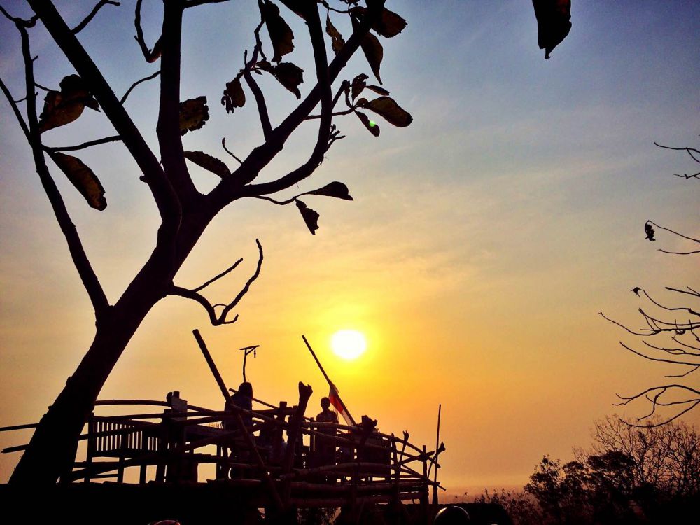 10 Tempat untuk melihat sunset paling epic di Jogja