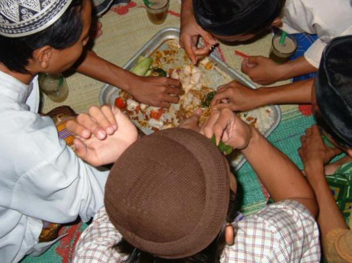 16 Hal ini hanya dirasakan mereka yang pernah jadi santri 16 Hal ini hanya dirasakan mereka yang pernah jadi santri