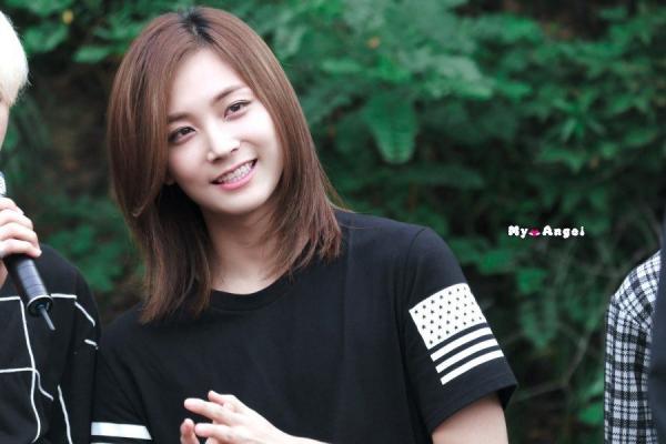 10 member boyband K-pop yang 'cantiknya' banget, bikin cewek minder 10 member boyband K-pop yang 'cantiknya' banget, bikin cewek minder