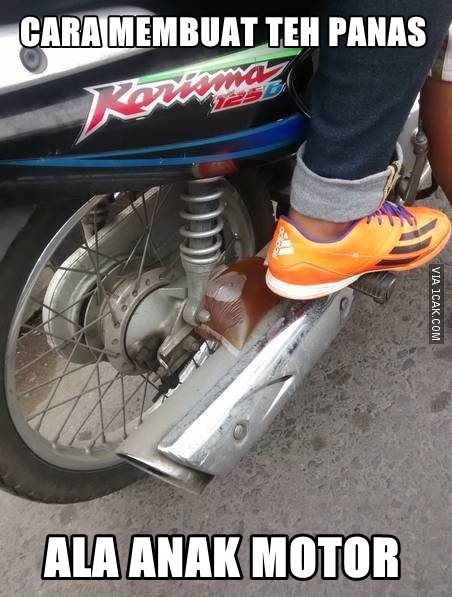 25 Meme kocak pengendara motor di Indonesia yang bikin ketawa mules