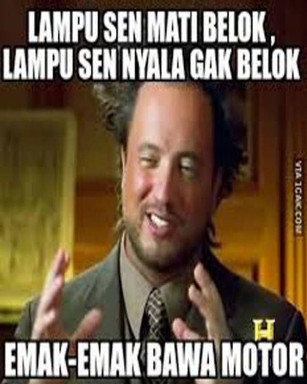 25 Meme kocak pengendara motor di Indonesia yang bikin ketawa mules