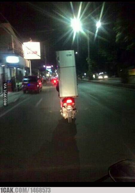 25 Meme kocak pengendara motor di Indonesia yang bikin ketawa mules