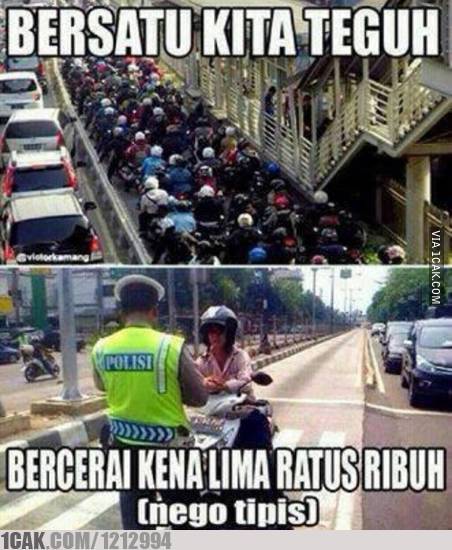 25 Meme kocak pengendara motor di Indonesia yang bikin ketawa mules