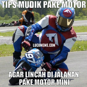 25 Meme kocak pengendara motor di Indonesia yang bikin ketawa mules