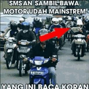 25 Meme kocak pengendara motor di Indonesia yang bikin ketawa mules