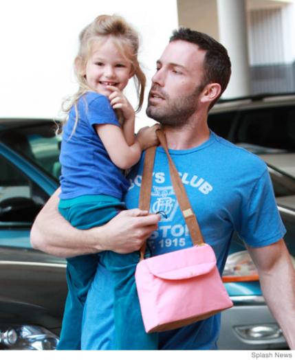 15 Foto ini bukti papa muda lebih keren dari cowok single! 15 Foto ini bukti papa muda lebih keren dari cowok single!