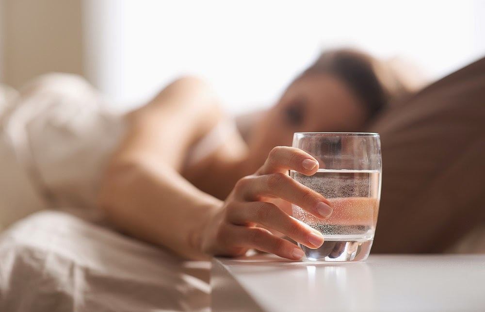Ini 8 waktu terbaik minum air yang perlu kamu perhatikan